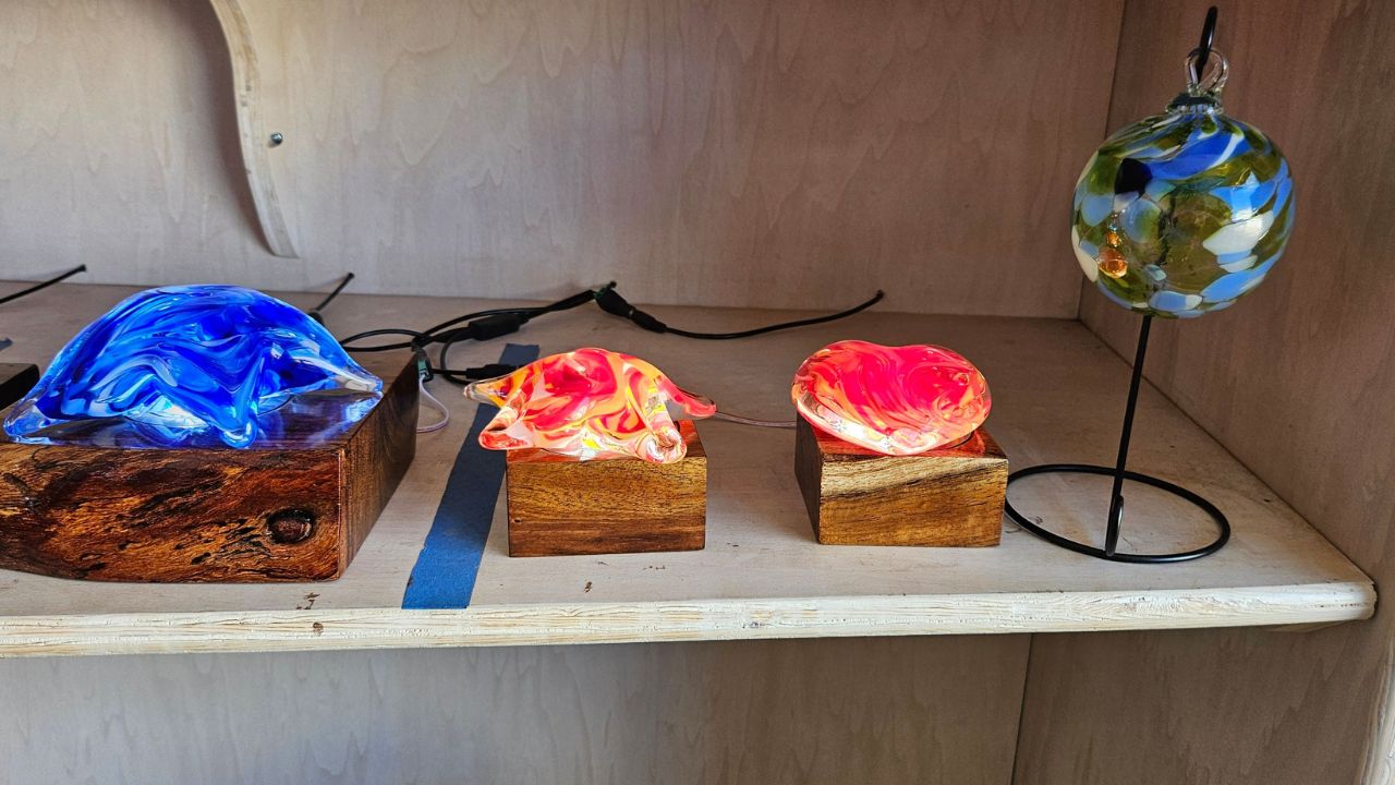 glass-ornaments-artistry